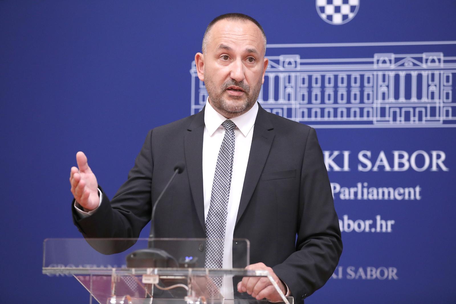 19.10.2022., Zagreb - Na konferenciji za medije odrzanoj u Saboru zastupnik Hrvoje Zekanovic govorio je o temi "Panenic, Dobrovic i Petrov?". Photo: Patrik Macek/PIXSELL