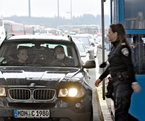 19.12.2020.,Zagreb - Od ranog jutra nastaju guzve na granicnim prijelazima izmedju Hrvatske i Slovenije. Najveca je guzva na Bregani, gdje se za ulazak u Hrvatsku ceka satima. Photo: Davorin Visnjic/PIXSELL