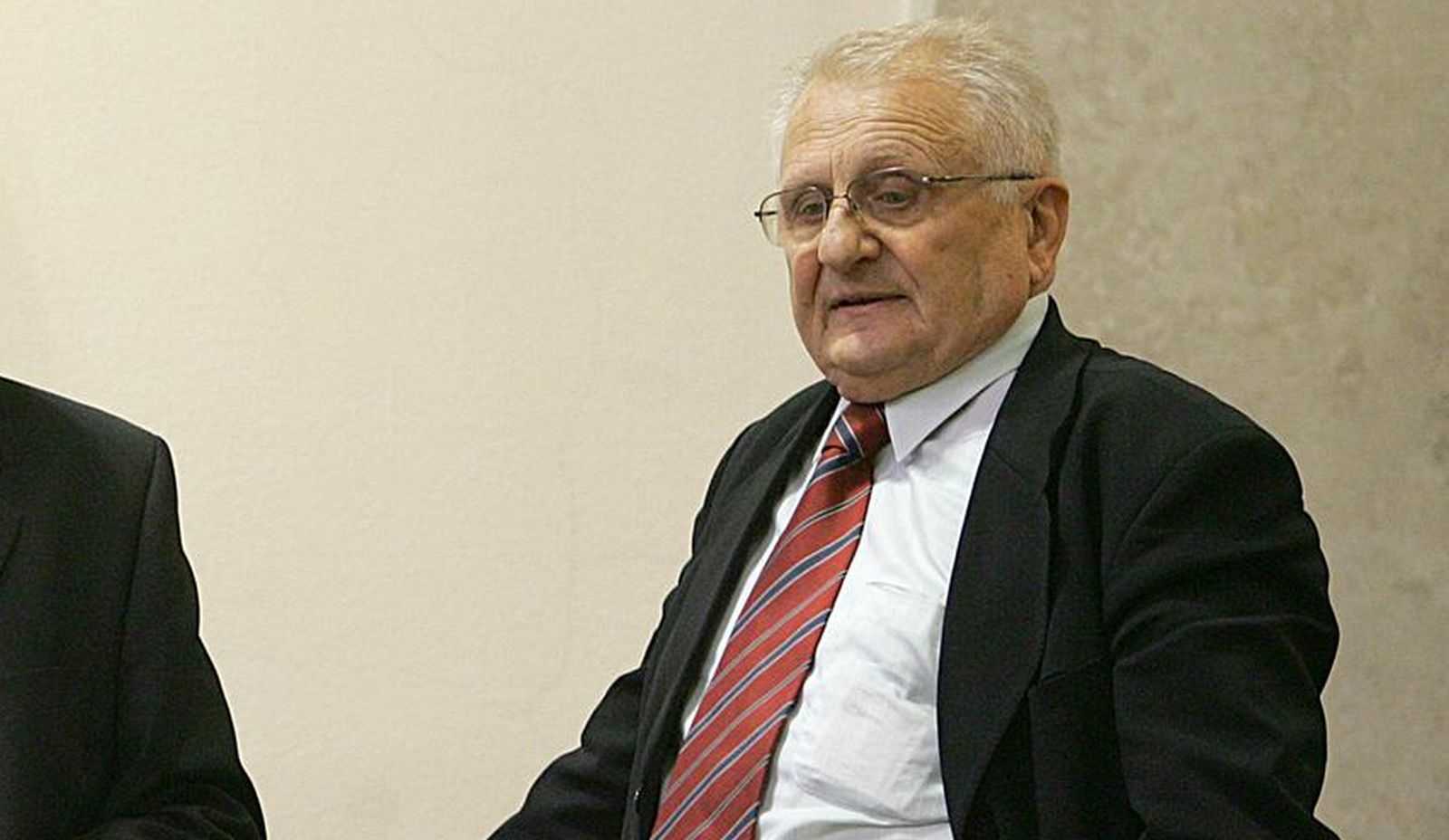 30.11.2005., Zagreb - Redovna sjednica Hrvatskog sabora. Krunoslav Markovinovic, Branimir Pasecky. Photo: Jurica Galoic/PIXSELL