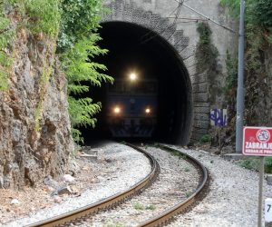 22.08.2022., Rijeka - Dolazak lokomotive iz tunela na glavni gradski kolodvor. Photo: Goran Kovacic/PIXSELL