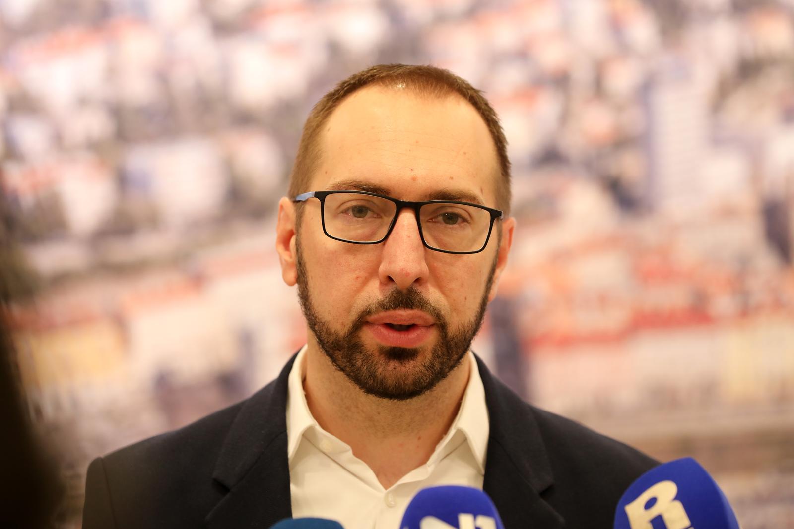 22.10.2022., Rijeka - Gradonacelnik Zagreba Tomislav Tomasevic dao je izjavu medijima nakon sastanka s gradonacelnikom Rijeke Markom Filipovicem u Salonu Grada. Photo: Goran Kovacic/PIXSELL