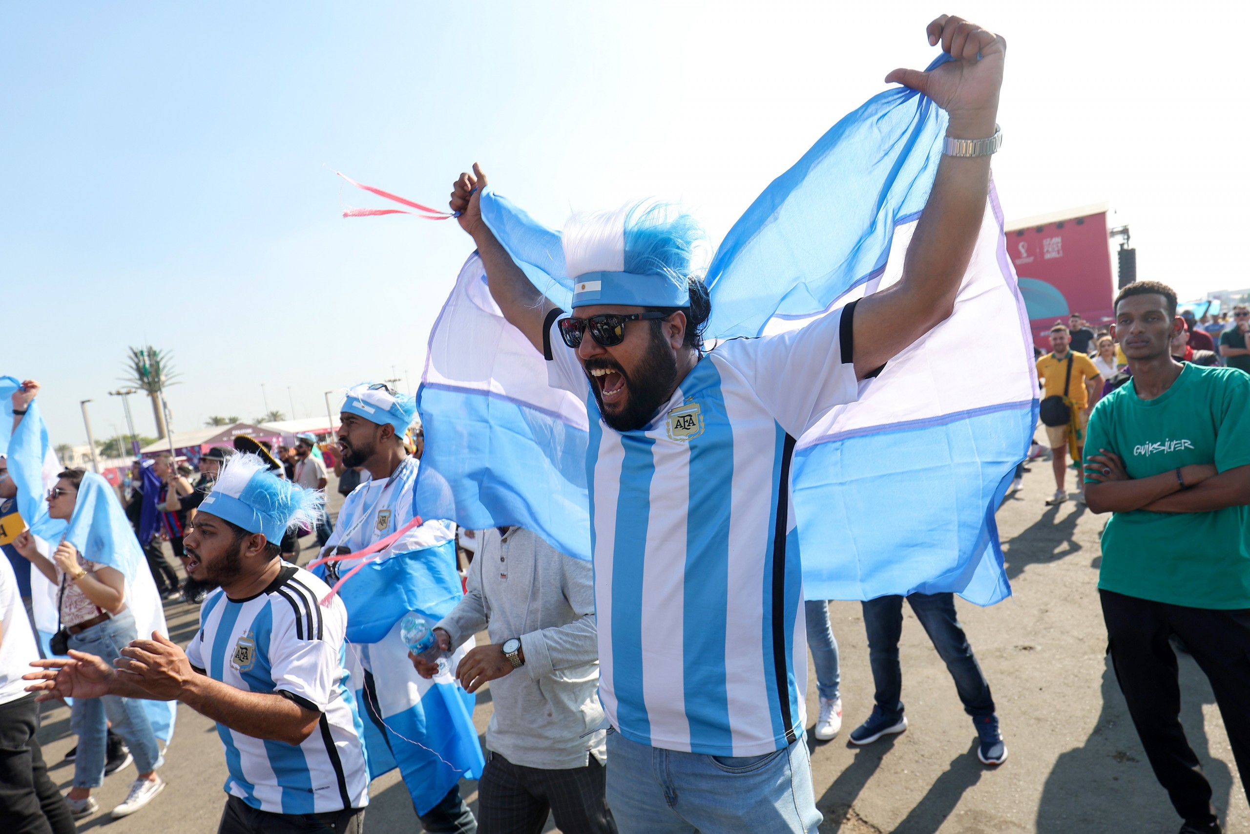 21.11.2022., Doha, Katar - FIFA Svjetsko prvenstvo Katar 2022. Atmosfera na Fifa Fan Festivalu u Al Bidda Parku. Navijaci iz cijelog svijeta prate utakmicu Argentina - Saudijska Arabija na velikom ekranu. Photo: Igor Kralj/PIXSELL