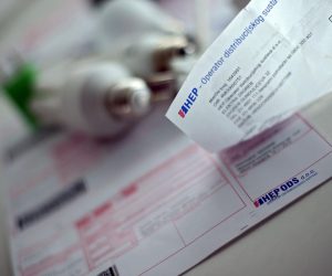 22.06.2013., , Zagreb - Ilustracija za elektricnu struju i potrosnju. Prije samog ulaska u Europsku uniju Hrvatska elektroprivreda - HEP, dobila je konkuenciju a rijec je o slovenskoj tvrtki GEN-I koja obecaje i do 30 posto jeftiniju struju te tvrtka RWE Energija koja upravo priprema izlazak na siroko trziste pa gradjani uskoro mogu ocekivati informacije o konkretnim ponudama za kupce. r"nPhoto: Sanjin Strukic/PIXSELL