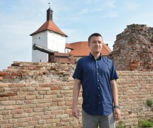 24.07.2017., Djurdjevac, Stari Grad - Hrvoje Janci novi je gradonacelnik Djurdjevca. Naime na lokalnim je izborima legitimno izabran za celnog covjeka u prvom krugu. rZa razliku od ostalih gradova, Djurdjevac za sve zaposlenike Gradske uprave nalaze da poslove unutar pet kilometara obavljaju na sluzbenom elektricnom biciklu, a kojega uveliko koristi i gradonacelnik.  rPhoto: Damir Spehar/PIXSELL