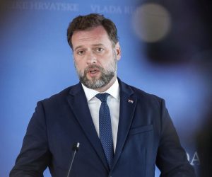 24.11.2022., Zagreb - Ministar obrane Mario Banozic dao je izjavu medijima nakon sjednice Vlade Republike Hrvatske u Nacionalnoj i sveucilisnoj knjiznici.  Photo: Robert Anic/PIXSELL