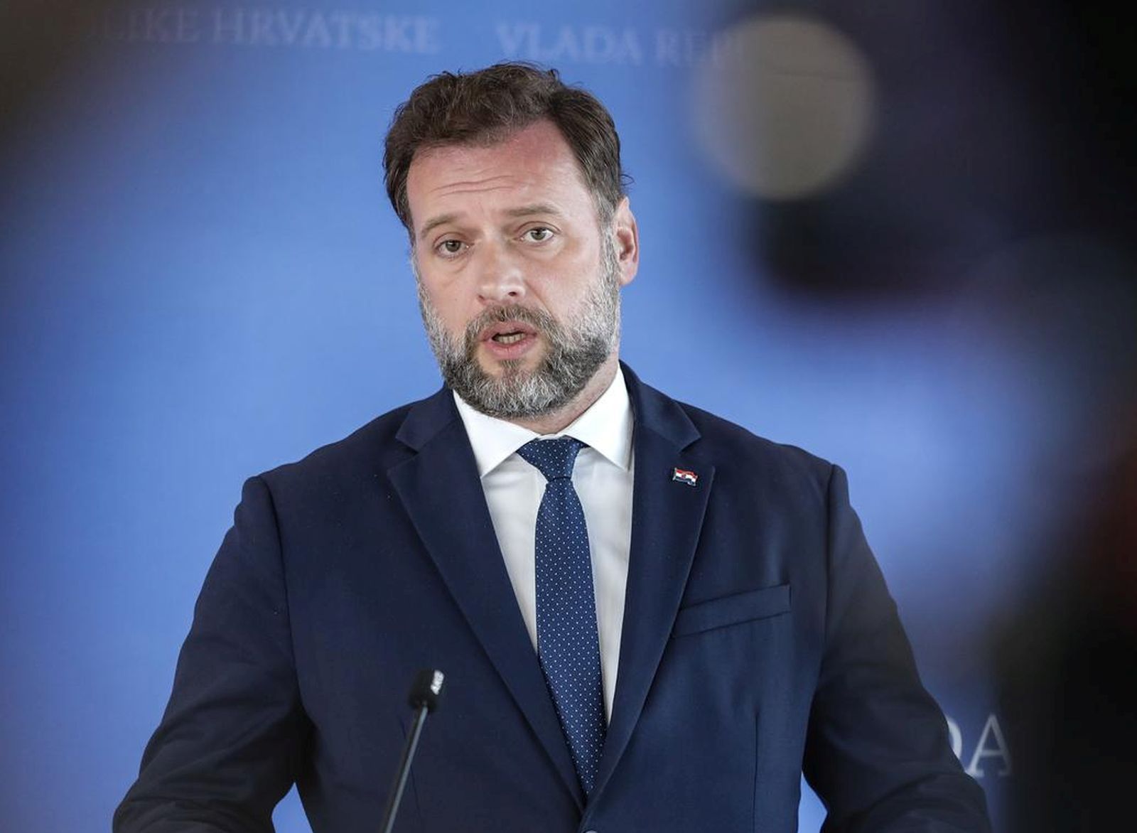 24.11.2022., Zagreb - Ministar obrane Mario Banozic dao je izjavu medijima nakon sjednice Vlade Republike Hrvatske u Nacionalnoj i sveucilisnoj knjiznici.  Photo: Robert Anic/PIXSELL