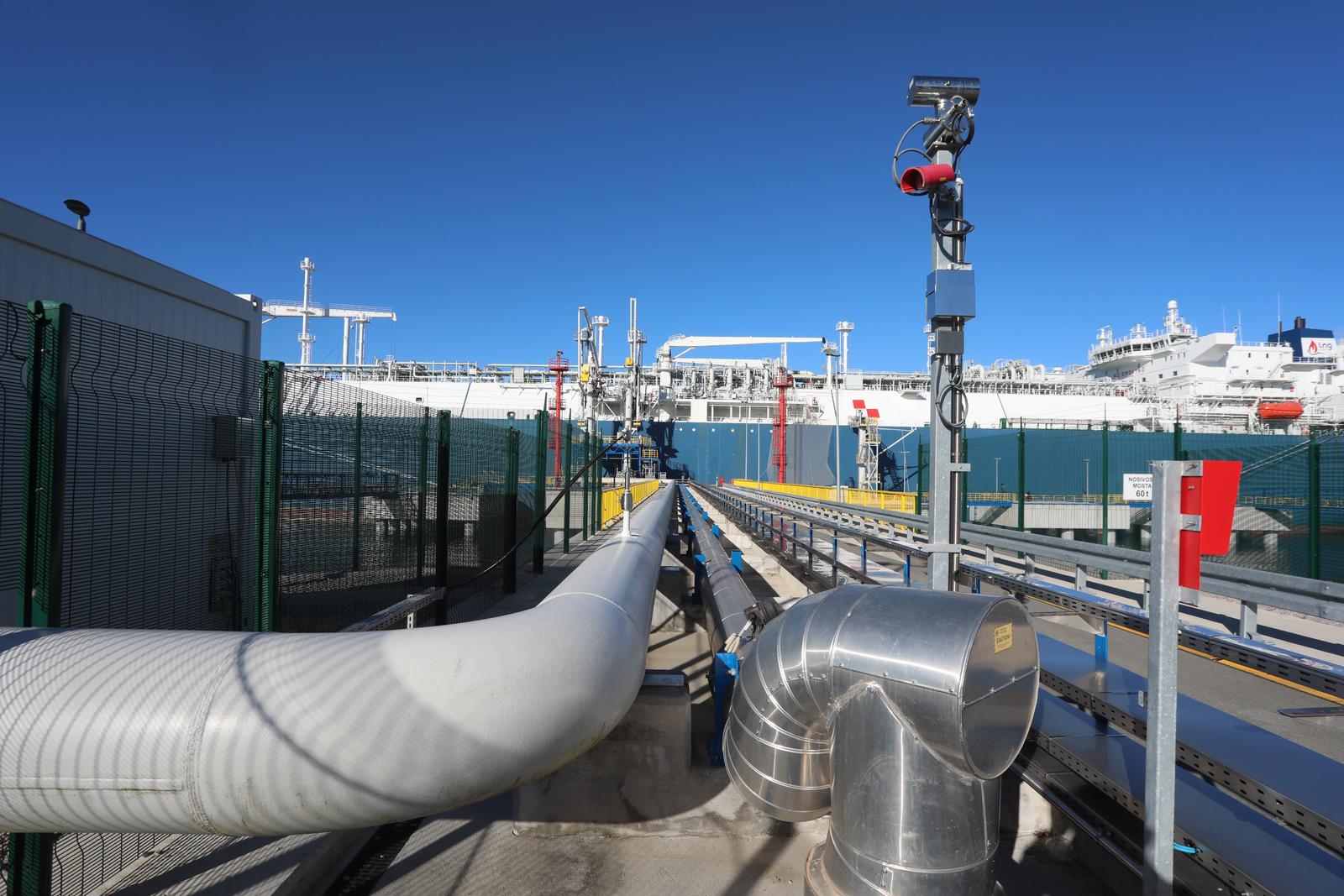 24.11.2022., otok Krk - Premijer Andrej Plenkovic  sa saveznim kancelarom Republike Austrije Karlom Nehammerom i predsjednikom Vlade Savezne drzave Bavarske Markusom Soederom obisao LNG terminal u Omislju na Krku.  Photo: Goran Kovacic/PIXSELL