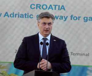 24.11.2022., otok Krk - Premijer Andrej Plenkovic  sa saveznim kancelarom Republike Austrije Karlom Nehammerom i predsjednikom Vlade Savezne drzave Bavarske Markusom Soederom obisao LNG terminal u Omislju na Krku.  Photo: Goran Kovacic/PIXSELL