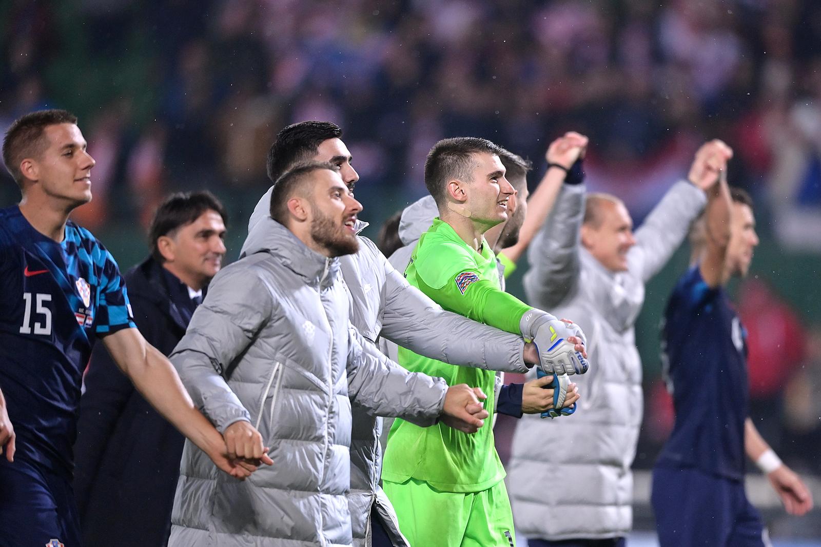 25.09.2022., stadion Ernst Happel, Bec, Austrija - UEFA Liga nacija, Liga A, skupina 1, 6. kolo, Austrija - Hrvatska. Slavlje hrvatskih igraca nakon pobjede nad Austrijom i osvojenim prvim mjestom u skupini. Mario Pasalic, Marko Livaja, Dominik Livakovic.  Photo: Igor Soban/PIXSELL