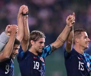 25.09.2022., stadion Ernst Happel, Bec, Austrija - UEFA Liga nacija, Liga A, skupina 1, 6. kolo, Austrija - Hrvatska. Slavlje hrvatskih igraca nakon pobjede nad Austrijom i osvojenim prvim mjestom u skupini. Andrej Kramaric, Borna Sosa, Mario Pasalic.  Photo: Igor Soban/PIXSELL