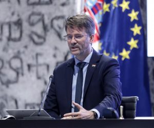 27.05.2022., Zagreb - Na konferenciji za medije u Nacionalnoj i sveucilisnoj knjiznici predstavljeni financijski instrumenti-povoljni krediti koje ce iz Nacionalnog plana oporavka i otpornosti provoditi Hrvatska banka za obnovu i razvitak. posebni savjetnik predsjednika Vlade za ekonomska pitanja Zvonimir Savic   Photo: Robert Anic/PIXSELL