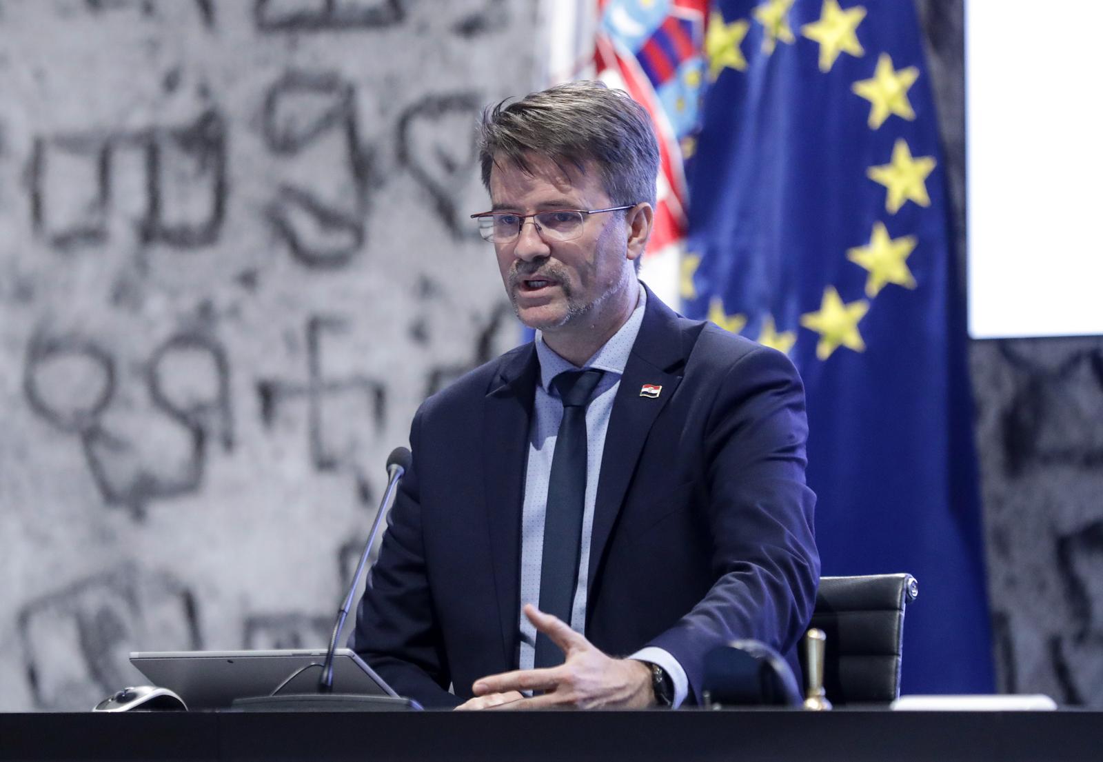 27.05.2022., Zagreb - Na konferenciji za medije u Nacionalnoj i sveucilisnoj knjiznici predstavljeni financijski instrumenti-povoljni krediti koje ce iz Nacionalnog plana oporavka i otpornosti provoditi Hrvatska banka za obnovu i razvitak. posebni savjetnik predsjednika Vlade za ekonomska pitanja Zvonimir Savic   Photo: Robert Anic/PIXSELL