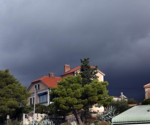 27.09.2022.,Sibenik-Teski oblaci nadvili su se nad Sibenikom.   Photo: Dusko Jaramaz/PIXSELL