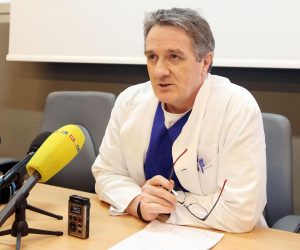 28.02.2019., Zadar - Lijecnici Opce bolnice u koju su dovedena djeca koju je otac bacio s balkona kuce u Pagu odrzali su konferenciju za medije o stanju djece. Sef intezivne i zamjenik ravnatelja Edi Karuc Photo: Dusko Jaramaz/PIXSELL