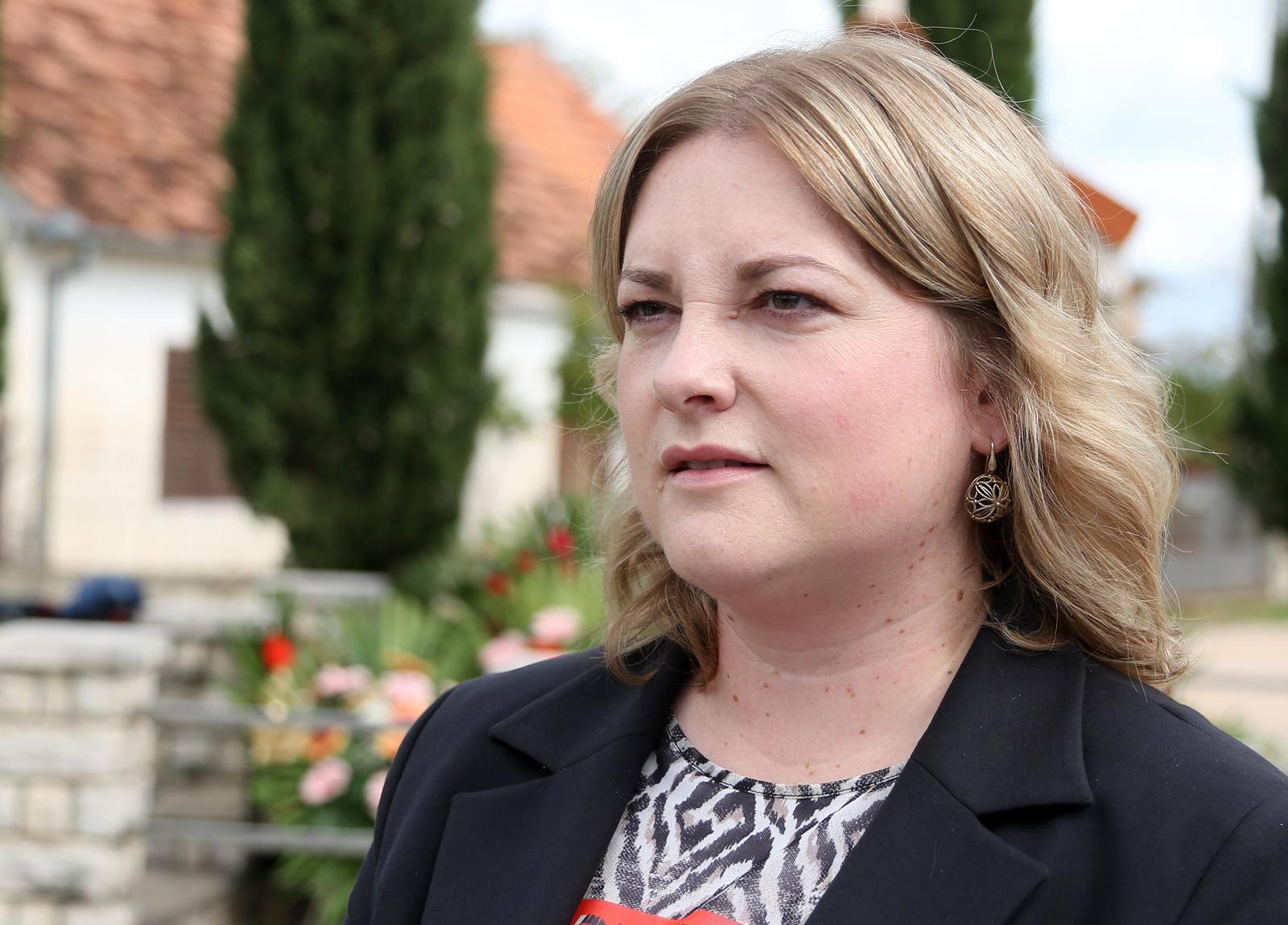 28.09.2022., Varivode - 27. obljetnica i komemoracija u spomen na srpske civile s podrucja Sibensko-kninske zupanije ubijene nakon akcije Oluja u Varivodama. Potpredsjednica Vlade Republike Hrvatske Anja Simpraga  Photo: Dusko Jaramaz/PIXSELL