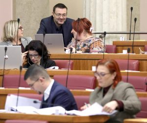 28.11.2022., Zagreb - Sabor 13. sjednicu nastavlja izlaganjem zastupnickih stajalista nakon kojih slijedi izjasnjavanje o podnesenim amandmanima. Buduci da je podneseno 435 amandmana ocekuje se da ce rasprava trajati 15 sati. Arsen Bauk Photo: Patrik Macek/PIXSELL