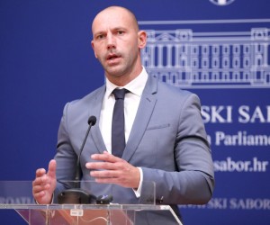 29.09.2022., Zagreb - Na konferenciji za medije kluba zastupnika HDZ-a odrzanoj u Saboru o temi "Oporbeno politiziranje o izmjenama Ustava i Ustavnog zakona o Ustavnom sudu" govorili su zastupnici Branko Bacic i Damir Habijan. 
 Photo: Patrik Macek/PIXSELL
