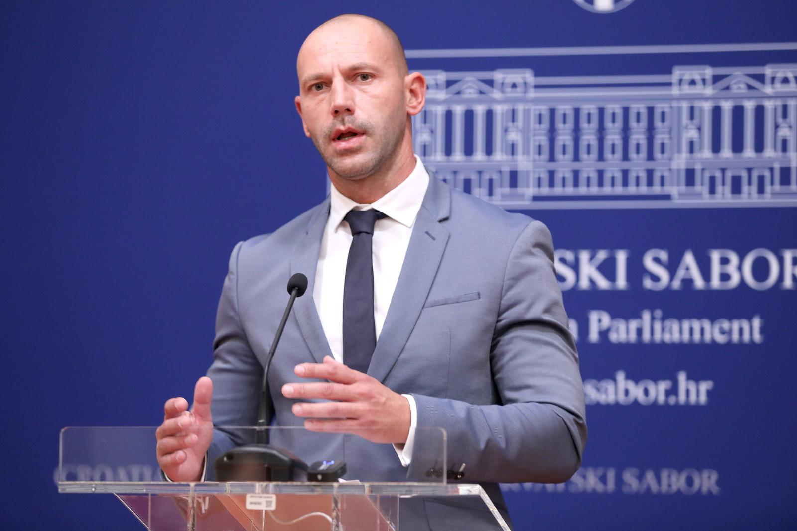 29.09.2022., Zagreb - Na konferenciji za medije kluba zastupnika HDZ-a odrzanoj u Saboru o temi "Oporbeno politiziranje o izmjenama Ustava i Ustavnog zakona o Ustavnom sudu" govorili su zastupnici Branko Bacic i Damir Habijan. 
 Photo: Patrik Macek/PIXSELL