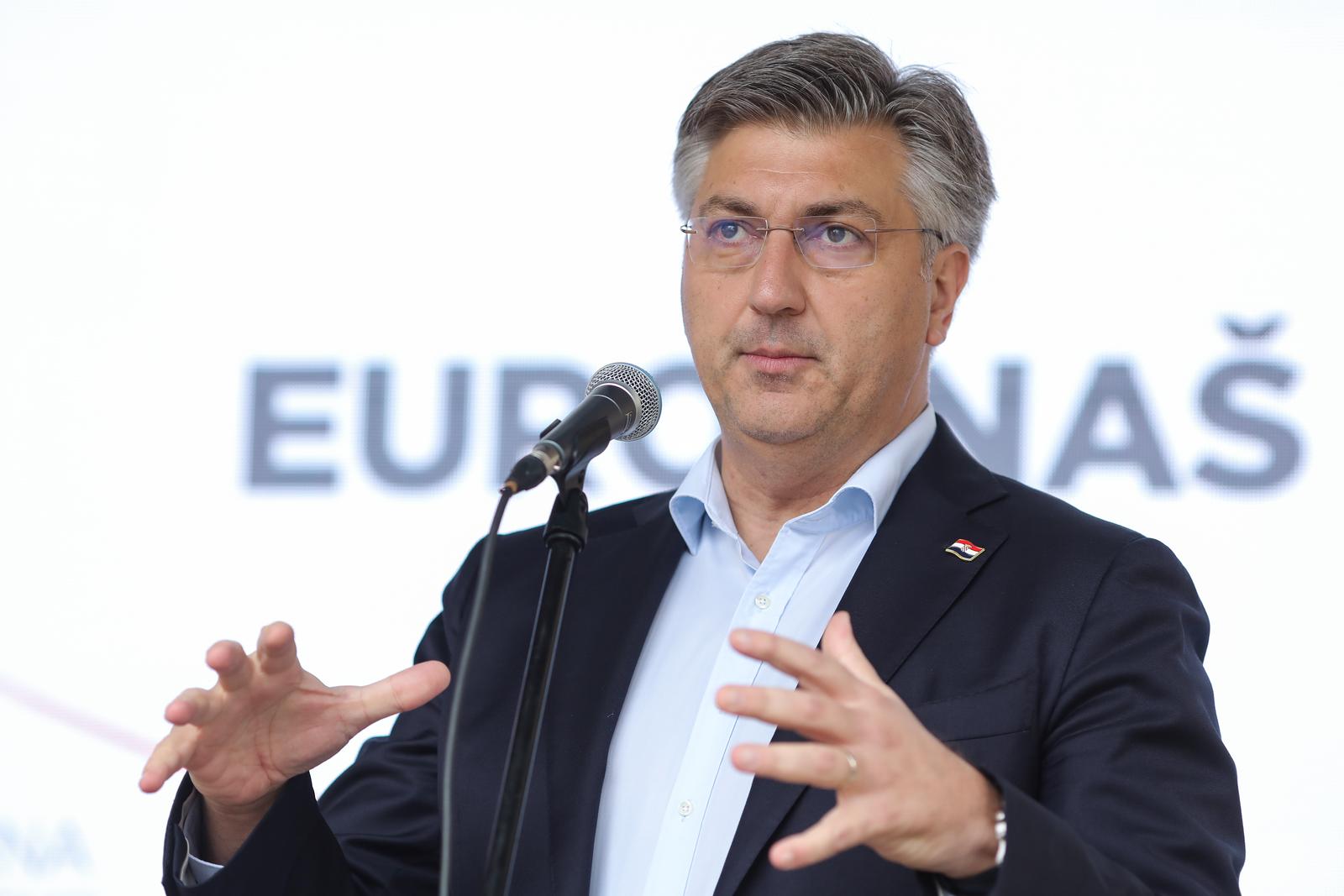 29.10.2022., Zagreb - Na Cvjetnom trgu odrzala se se manifestacija Dani eura u Zagrebu. Na manifestaciji su sudjelovali predsjednik Vlade Andrej Plenkovic, ministar vanjskih i europskih poslova Gordan Grlic Radman, ministar financija Marko Primorac, ministrica poljoprivrede Marija Vuckovic, ministrica turizma i sporta Nikolina Brnjac, guverner Hrvatske narodne banke Boris Vujcic te mnogi drugi. Photo: Tomislav Miletic/PIXSELL