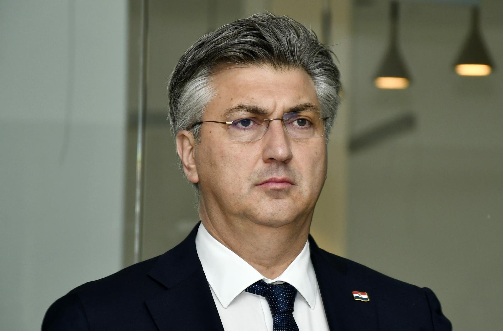 29.11.2022., Petrinja - Predsjednik Vlade Andrej Plenkovic posjet Petrinji zapoceo je obilaskom obiteljske kuce u izgradnji u Ulici Janka Stjepusina 29. Potom je obisao Veteranski centar Petrinja, a u vojarni "Pukovnika Predraga Matanovica" odrzao je radni sastanak s clanovima Vlade o tijeku obnove u potresom pogodjenoj Sisacko-moslavackoj zupaniji. Nakon sastanka uslijedilo je urucenje niza ugovora i sporazuma izmedju resornih ministarstava te tijela i ustanova Sisacko-moslavacke zupanije. Photo: Nikola Cutuk/PIXSELL