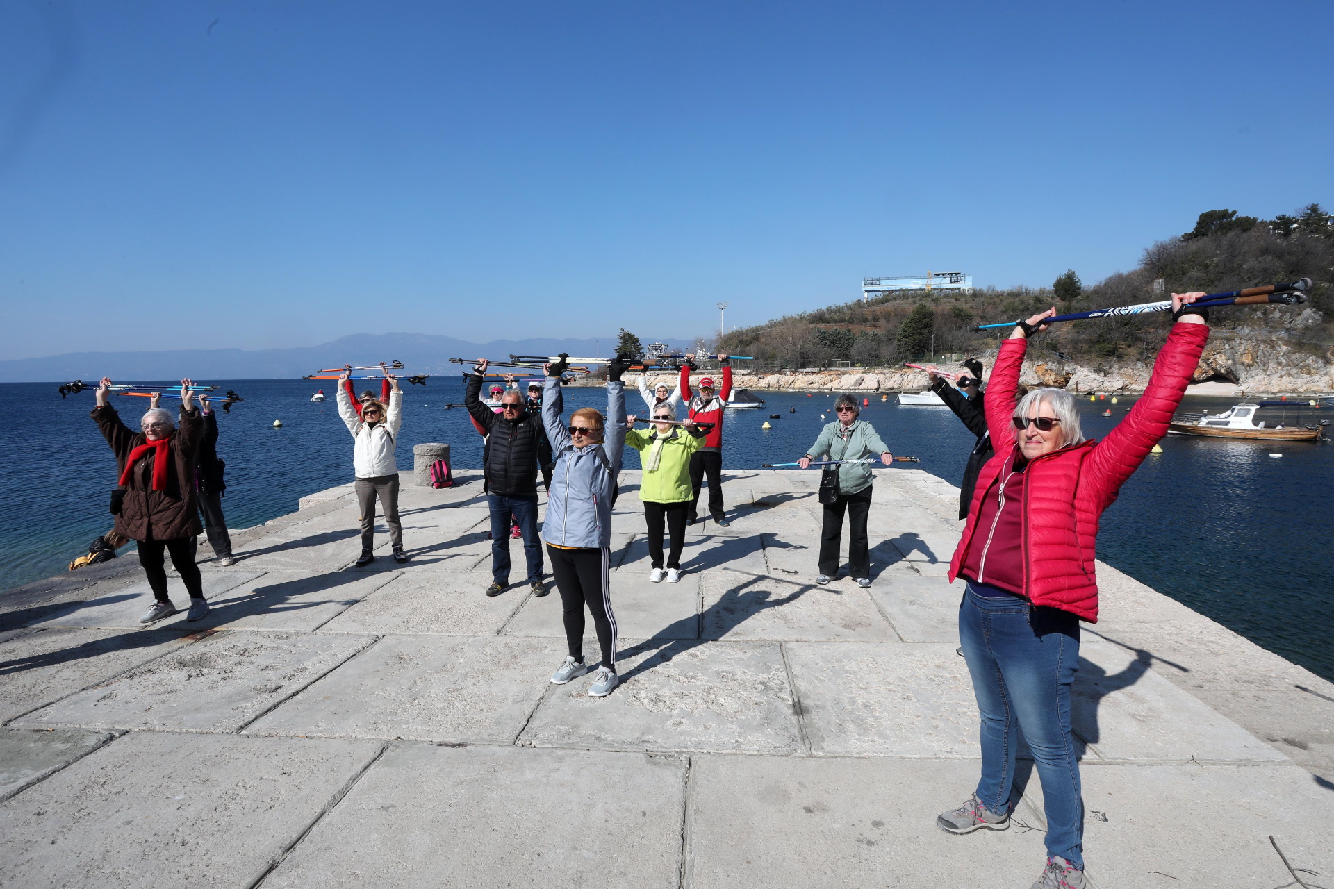 20.03.2022., Kostrena - Festival rekreacije i sporta u Kostreni. Posjetitelji sudjeluju u programu Korakom do zdravlja - nordijskom hodanju i pjesacenju od Zurkova do lucice Stara voda i natrag.
Photo: Goran Kovacic/PIXSELL