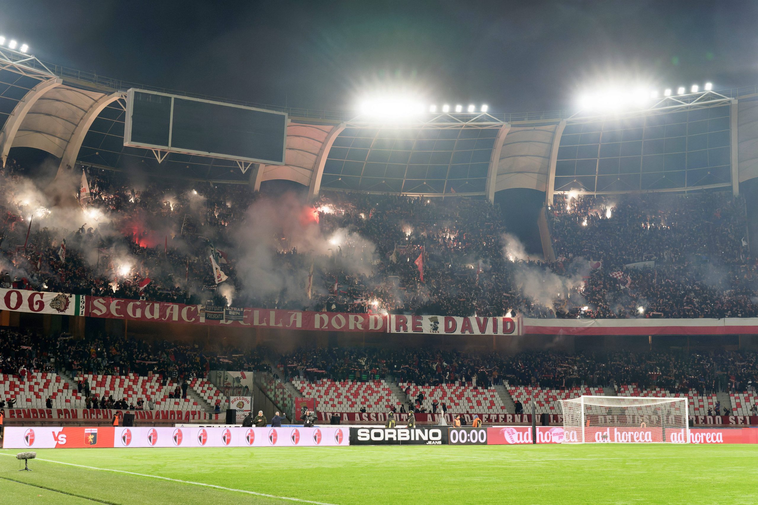 SSC Bari Supporters during SSC Bari vs Genoa CFC, Italian soccer Serie B match in Bari, Italy, December 26 2022 PUBLICATIONxNOTxINxITA Copyright: xEmmanuelexMastrodonatox/xipa-agex/xLivexMediax 0 IPA_IPA35240071