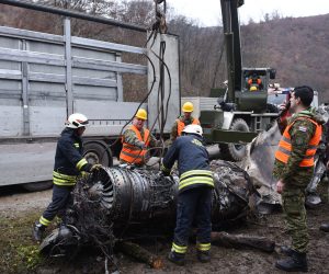 Dijelovi aviona MiG-21 Hrvatskog ratnog zrakoplovstva koji se srušio prije dva dana na području Virovitičko-podravske županije izvučeni su i cestovnim putem prevoze se do Zagreba | Foto: MORH/ M. Čobanović