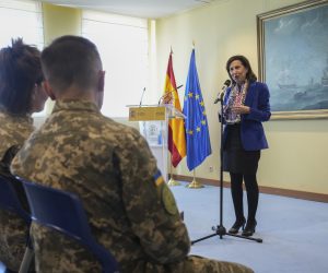 epa10297945 Spanish Defence Minister Margarita Robles speaks during the presentation of the training plan of Ukrainian soldiers in Spain, in Madrid, central Spain, 10 November 2022.  EPA/BORJA SANCHEZ TRILLO