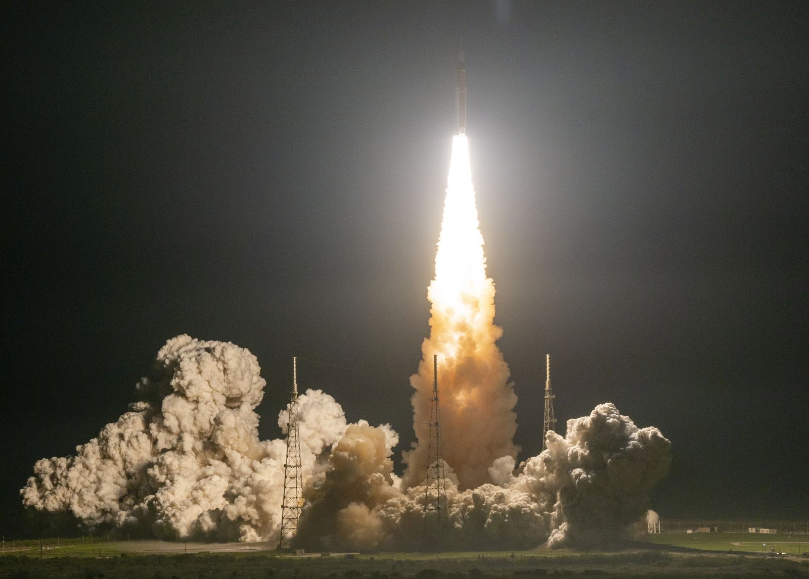 epa10307985 A handout photo made available by NASA shows NASA's Space Launch System rocket carrying the Orion spacecraft launching on the Artemis I flight test, from Launch Complex 39B at NASA's Kennedy Space Center in Florida, USA, 16 November 2022. NASA's Artemis I mission is the first integrated flight test of the agency's deep space exploration systems: the Orion spacecraft, Space Launch System (SLS) rocket, and ground systems.  EPA/NASA / BILL INGALLS / HANDOUT MANDATORY CREDIT HANDOUT EDITORIAL USE ONLY/NO SALES