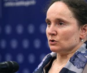 Zagreb, 16.11.2022. - Odrana je konferencija za medije na kojoj je potpredsjednik Vlade i ministar unutarnjih poslova Davor Boinoviæ predstavio aktivnosti MUP-a s ciljem poticanja osoba s invaliditetom na ravnopravno sudjelovanje u predstojeæim natjeèajima za zapoljavanje u MUP-u. Na konferenciji za medije sudjelovala je pravobraniteljica za osobe s invaliditetom Anka Slonjak, zastupnica u Hrvatskom saboru Ljubica Lukaèiæ i dopredsjednica Hrvatskog paraolimpijskog odbora Ana Sren. Na fotografiji Anka Slonjak. foto HINA /Zvonimir KUHTIÆ/ kuzo