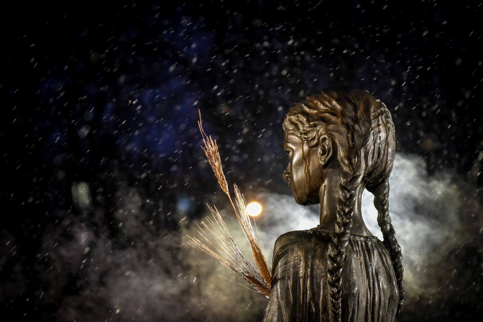 epa10330791 The statue 'Girl with Ears of Grain' on the National Museum of the Holodomor Genocide complex in Kyiv, Ukraine, 26 November 2022. The victims of the Holodomor, Ukrainian for 'death by starvation,' are traditionally commemorated in Ukraine on the last Saturday of November. The Holodomor or the Great Famine, was a man-made famine in Soviet Ukraine from 1932 to 1933 that killed millions of Ukrainians.  EPA/OLEG PETRASYUK