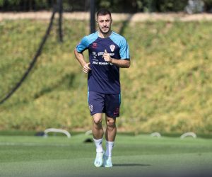 Doha, 28.11.2022 - Trening medije Hrvatske nogometne reprezentacije u trening kampu Al Ersal 3 u Dohi, nakon utakmice 2. kola skupine F protiv reprezentacije Kanade. Na slici igrači koji su jučer započeli utakmicu, Luka Modrić, Dejan Lovren, Mateo Kovačić, Josip Juranović, Joško Gvardiol, Borna Sosa, Dominik Livaković treninrali su odvojeno od momčadi. Na slici Josip Juranović.
foto HINA/ Damir SENČAR/ ds