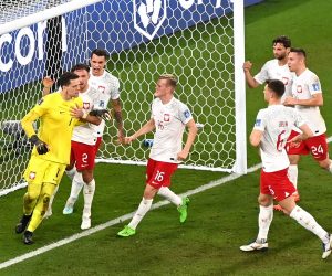epa10339873 Goalkeeper Wojciech Szczesny (L) of Poland is celebrated by teammates after saving a penalty during the FIFA World Cup 2022 group C soccer match between Poland and Argentina at Stadium 947 in Doha, Qatar, 30 November 2022.  EPA/Georgi Licovski