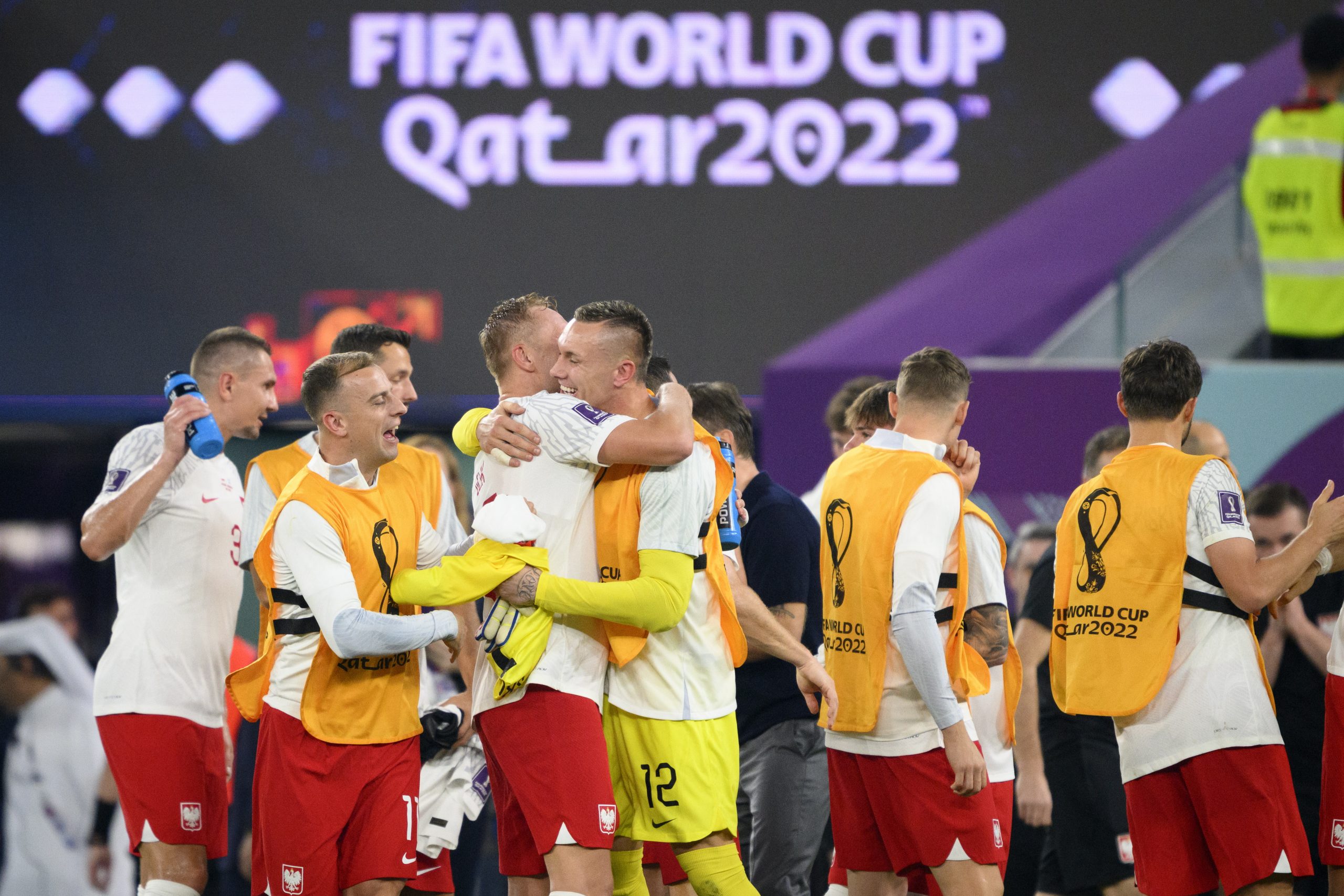 epa10340176 Players of Poland start celebrating as they learn that they will advance to the next round despite loosing the FIFA World Cup 2022 group C soccer match between Poland and Argentina at Stadium 947 in Doha, Qatar, 30 November 2022.  EPA/LAURENT GILLIERON