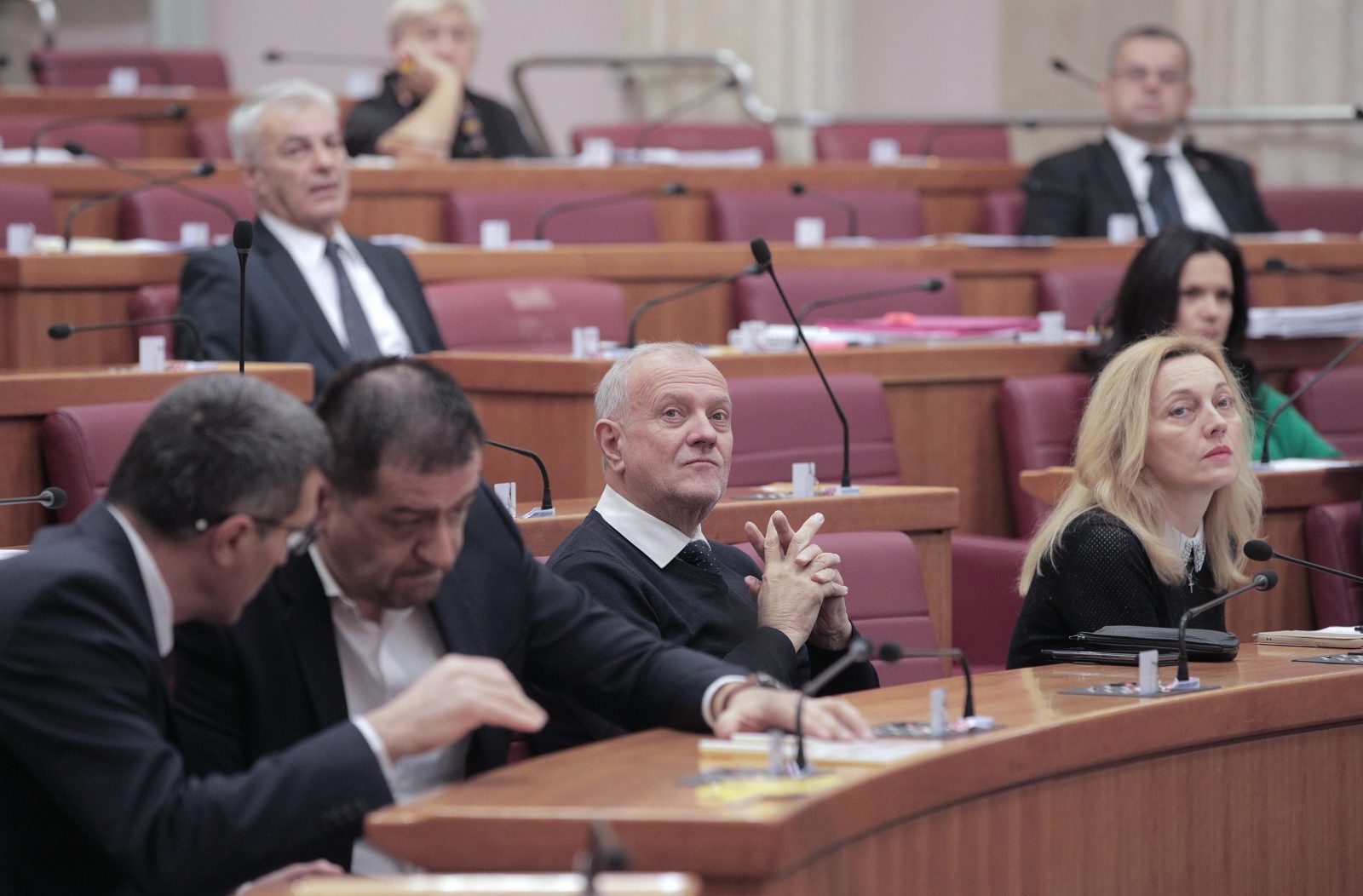 Zagreb,2.12.2022-  Hrvatski sabor  raspravlja o konačnom prijedlogu Zakona o zdravlju životinja kojim se uređuju pravila u području zdravlja životinja te o sprječavanju i kontroli bolesti životinja koje su prenosive na životinje ili ljude, kako je određeno Uredbom EU.Na slici Dražen Bošnjaković i Marijana Petir. foto HINA/ Tomislav Pavlek/ tp