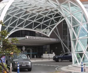 epa10346801 A general view of the Albert Einstein hospital entrance, where Brazilian soccer legend Pele is hospitalized, in Sao Paulo, Brazil, 03 December 2022. According to Pele's relatives, the current hospitalization is rutinary in his ongoing treatment against cancer. The Brazilian football legend, 82, was taken into hospital on 29 November.  EPA/SEBASTIAO MOREIRA