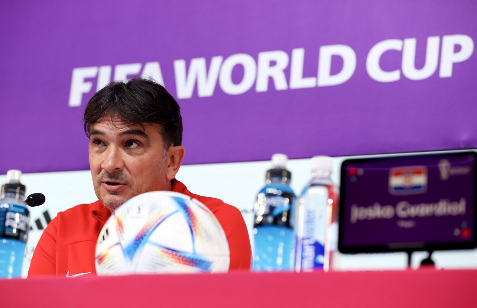 Doha, 04.12.2022 - Službena tiskovna konferencija Hrvatske nogometne repezentacije u Qatar National Convention Centru u Dohi pred sutrašnju utakmicu osmine finala protiv Japana. Na slici izbornik Zlatko Dalić.
foto HINA/ Damir SENČAR/ ds