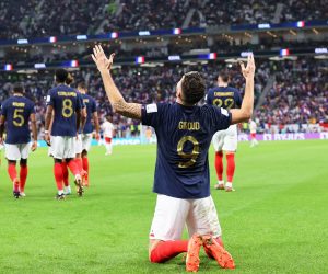 epa10348111 Olivier Giroud of France celebrates after scoring the 1-0 lead during the FIFA World Cup 2022 round of 16 soccer match between France and Poland at Al Thumama Stadium in Doha, Qatar, 04 December 2022.  EPA/Ali Haider