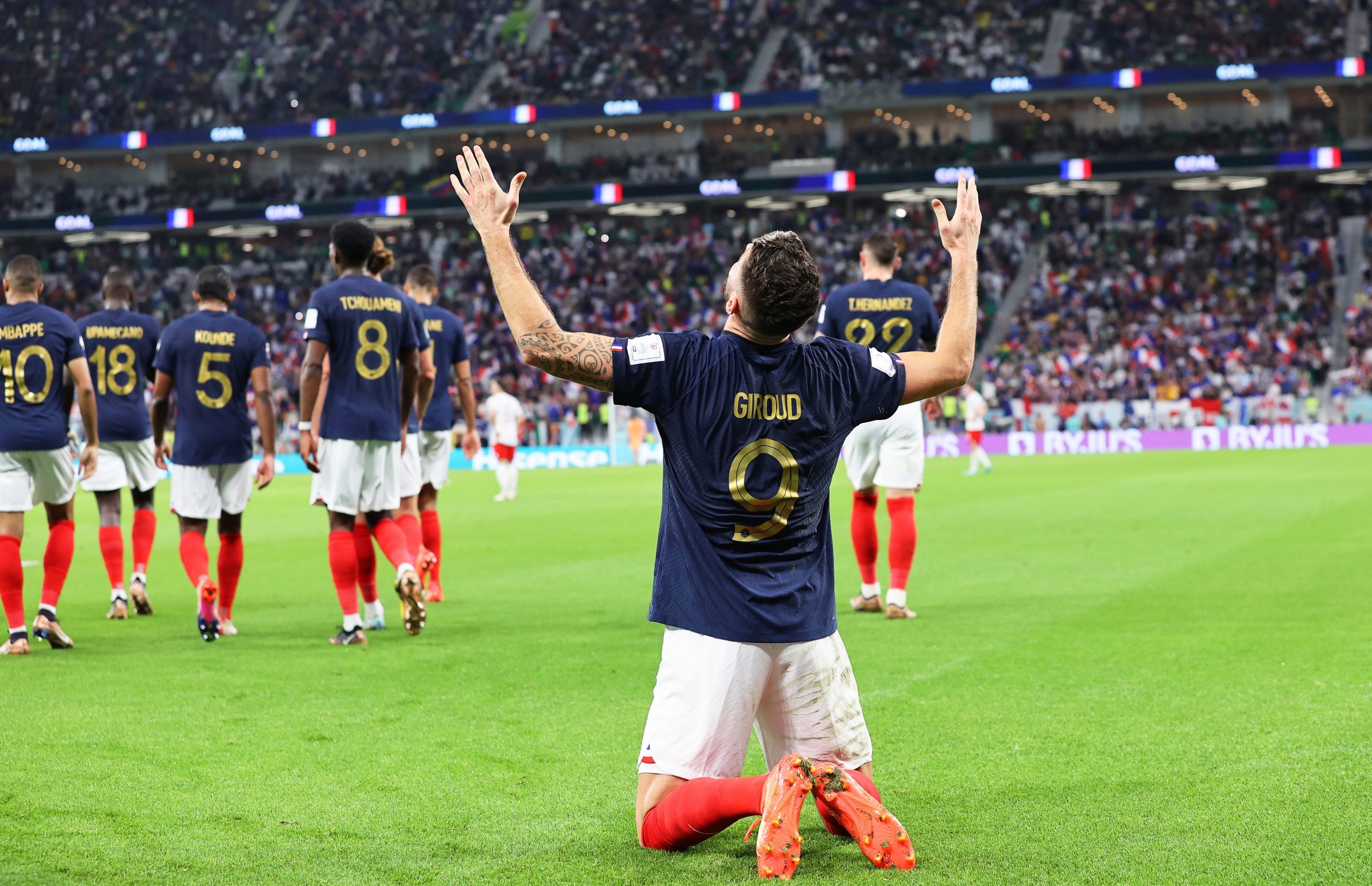 epa10348111 Olivier Giroud of France celebrates after scoring the 1-0 lead during the FIFA World Cup 2022 round of 16 soccer match between France and Poland at Al Thumama Stadium in Doha, Qatar, 04 December 2022.  EPA/Ali Haider