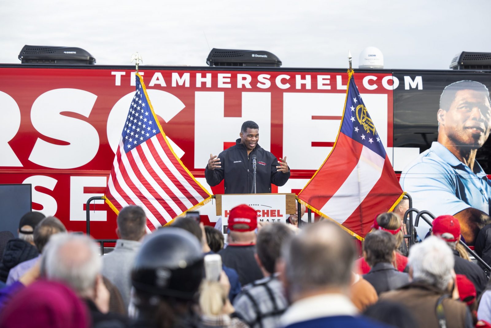 epa10348950 US Republican Senate candidate Herschel Walker speaks during his campaign stop in Loganville, Georgia, USA, 04 December 2022. Walker is in a Senate runoff with Democratic candidate and current US Senator Raphael Warnock.  EPA/JIM LO SCALZO
