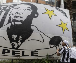 epa10348378 Soccer fans participate in a vigil waiting for the recovery of Brazilian former soccer player Pele, in front of Albert Einstein Hospital in Sao Paulo, Brazil, 04 December 2022. The Brazilian football legend, 82, was taken into hospital on 29 November.  EPA/ISAAC FONTANA