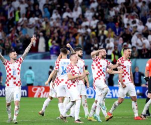 Al Wakrah, 05.12.2022. - Utakmica osmine finala Svjetskog nogometnog prvenstva Japan - Hrvatska na stadionu Al Janoub. Na fotografiji Marcelo Brozović, Marko Livaja, Mislav Oršić, Josip Juranović, Joško Gvardiol, Lovro Majer, Dejan Lovren, Borna Barišić. foto HINA/ Damir SENČAR/ dk
