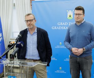 Zagreb, 07.12.2022. - Konferencija za medije Kluba gradskih zastupnika Mosta.
Na fotografiji Marko Sladoljev, Lovro Marković.
foto HINA/ Edvard ŠUŠAK/ es