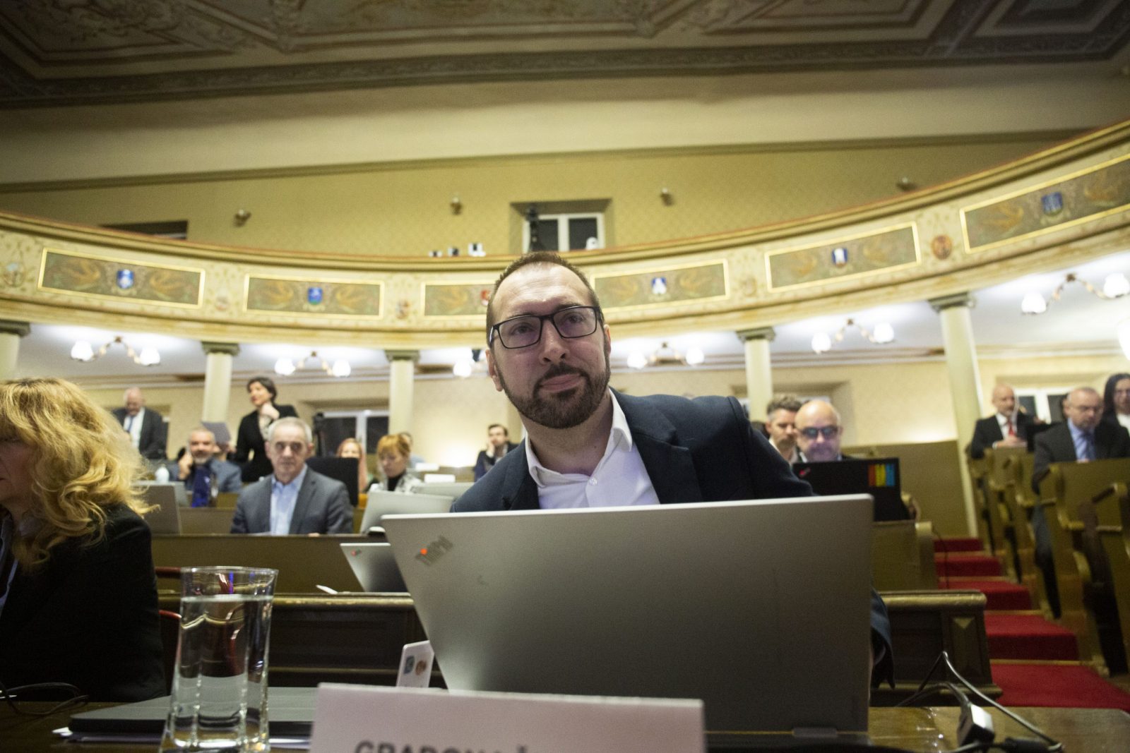 Zagreb, 08.12.2022. - 18. sjednica zagrebačke Gradske skupštine sa 24 točke, od kojih je najvažnija proračun Grada Zagreba za 2023., koji iznosi 16,6 milijardi kuna (2,2 milijarde eura).. Na fotografiji Tomislav Tomašević. foto HINA/ Daniel KASAP/ dk