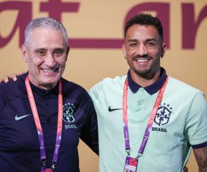 Doha, 08.12.2022 - Službena tiskovna konferencija Brazila u Qatar National Convention Centru pred sutrašnju utakmicu četvrtfinala Svjetskog nogometnog prvenstva Katar 2022, Hrvatska - Brazil. Na slici brazilski izbornik Tite i igrač Danilo.
foto HINA/ Damir SENČAR/ ds