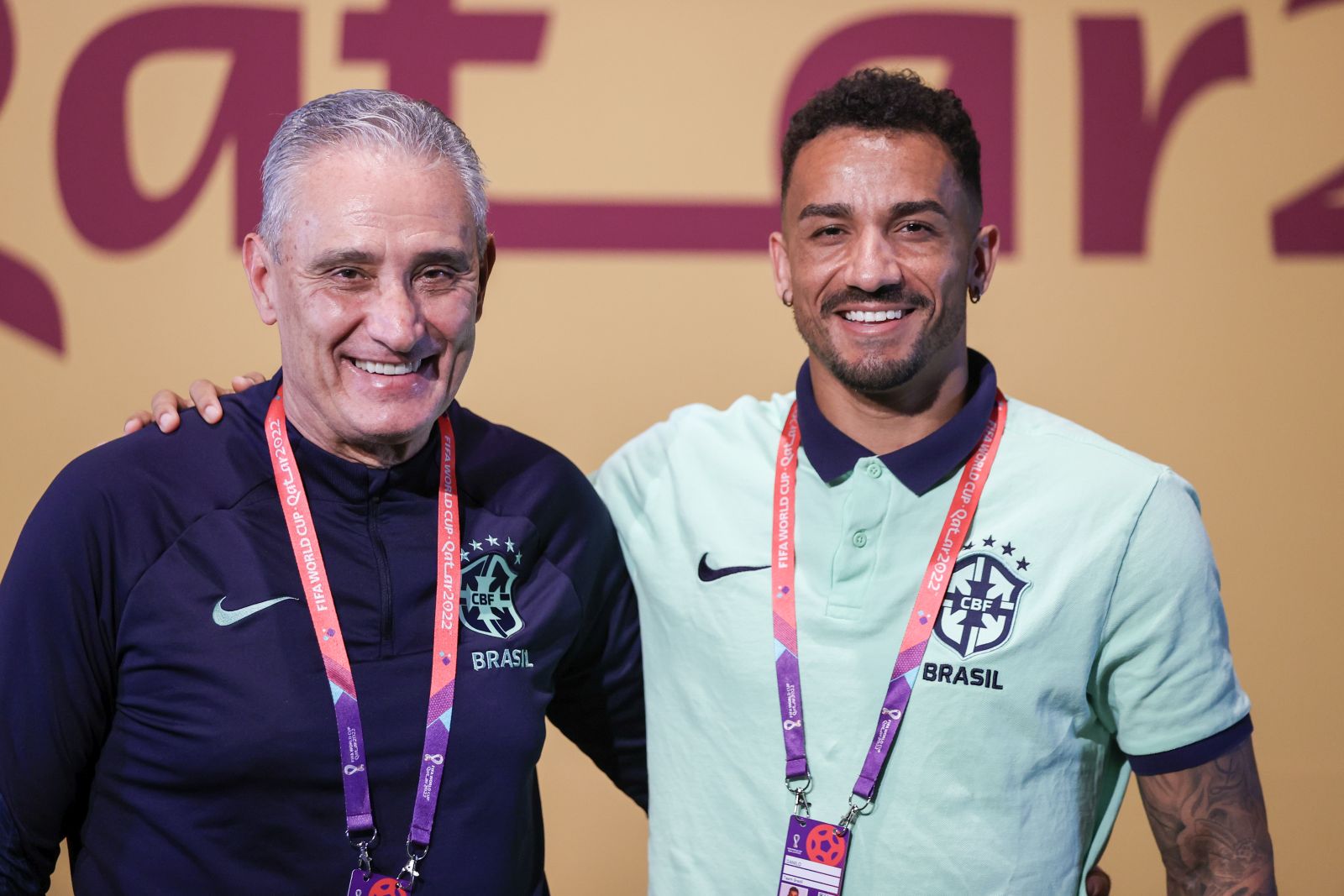 Doha, 08.12.2022 - Službena tiskovna konferencija Brazila u Qatar National Convention Centru pred sutrašnju utakmicu četvrtfinala Svjetskog nogometnog prvenstva Katar 2022, Hrvatska - Brazil. Na slici brazilski izbornik Tite i igrač Danilo.
foto HINA/ Damir SENČAR/ ds