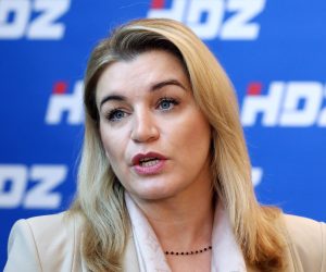 Velika Gorica, 10.12.2022. -  Izjava za medije ministrice turizma i sporta Nikoline Brnjac tijekom sjednice Nacionalnog odbora HDZ-a. Na fotografiji Nikolina Brnjac. foto HINA/ Lana SLIVAR DOMINIÆ/ lsd