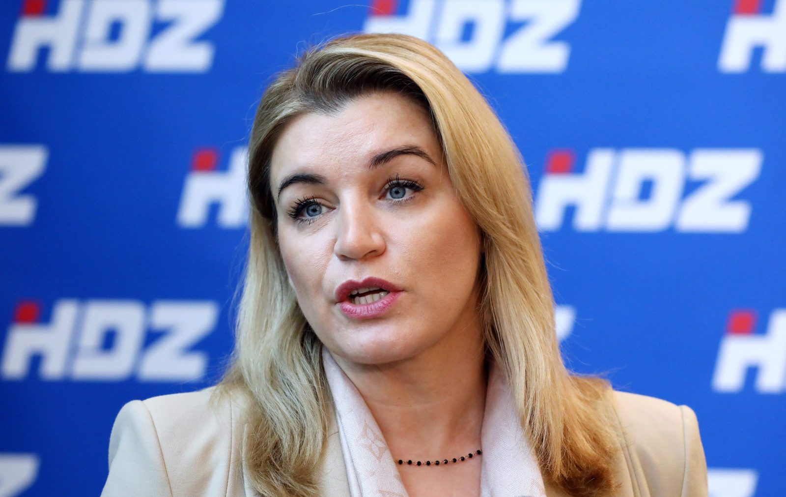 Velika Gorica, 10.12.2022. -  Izjava za medije ministrice turizma i sporta Nikoline Brnjac tijekom sjednice Nacionalnog odbora HDZ-a. Na fotografiji Nikolina Brnjac. foto HINA/ Lana SLIVAR DOMINIÆ/ lsd
