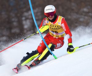 epa10360825 Zrinka Ljutic of Croatia clears a gate during the first run of the Women's Slalom race at the FIS Alpine Skiing World Cup in Sestriere, Italy, 11 December 2022.  EPA/ANDREA SOLERO