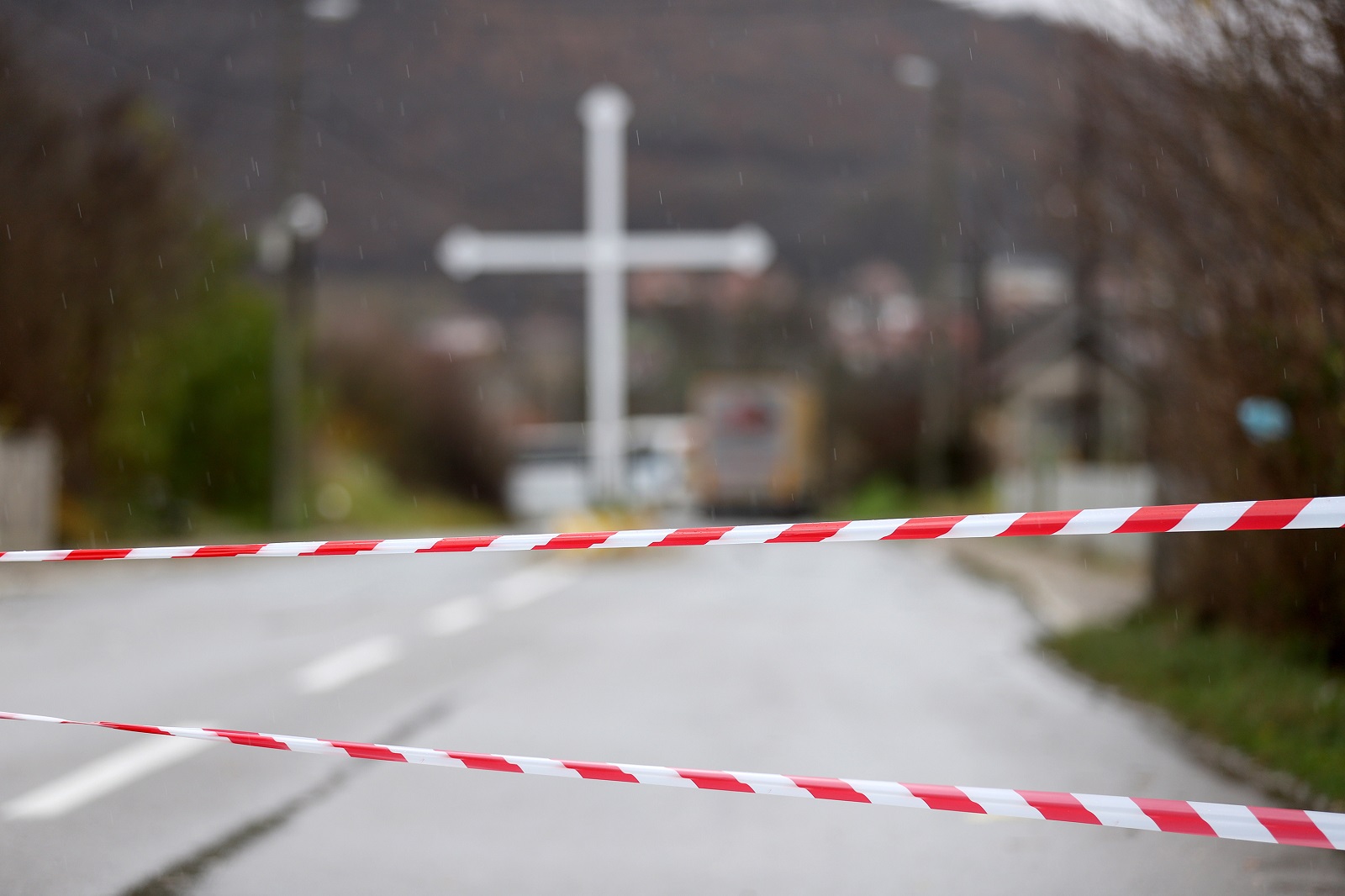epa10361030 The roadblock outside of the village of Rudare, Kosovo, 11 December 2022. Kosovo police and the local media on Sunday reported explosions, shooting and road blocks overnight in the north of the country, where the population is mostly ethnic Serbian after a former member of the Kosovo police force was detained by the Kosovo police over charges of terrorism igniting a reaction from the Serbian population in the north of Kosovo.  EPA/STR